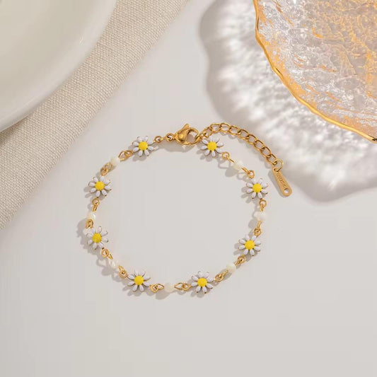 Daisy Chain Hand Harne